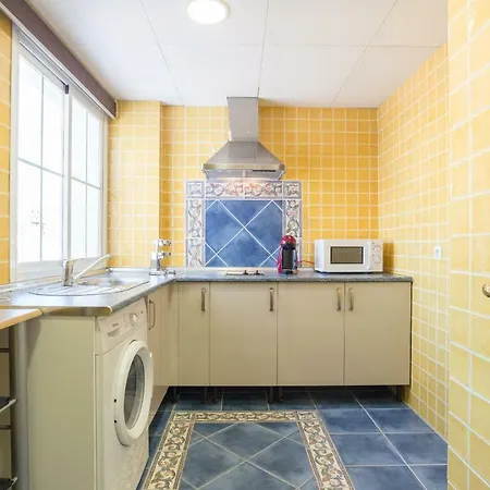 Gr3-renovated Apt Next To Old Town With Cozy Terrace *