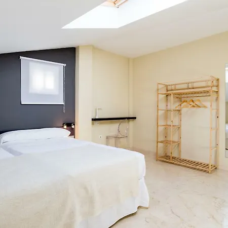 Gr3-renovated Apt Next To Old Town With Cozy Terrace